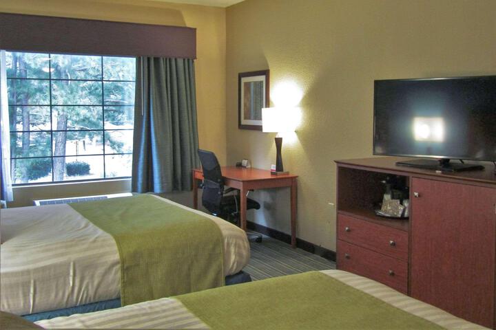 2 Queen Beds (4 of 6)