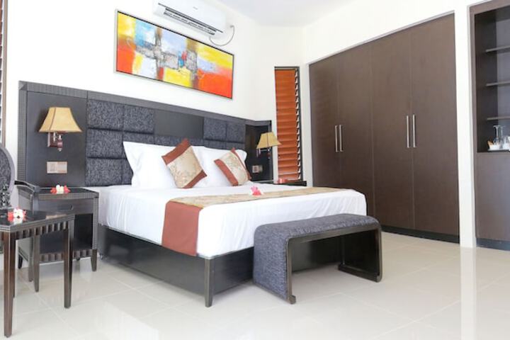 Room 6 of 32
