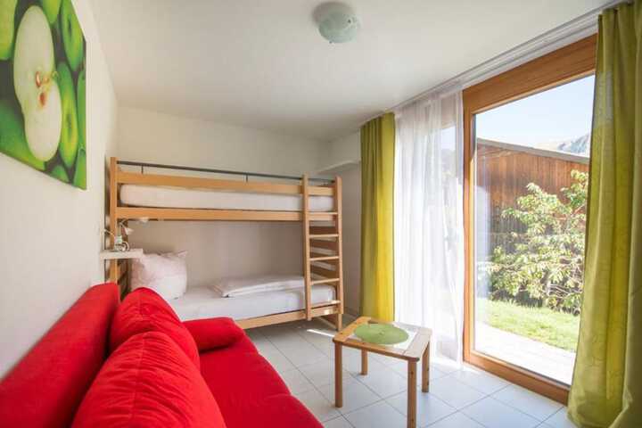 Room 4 of 33