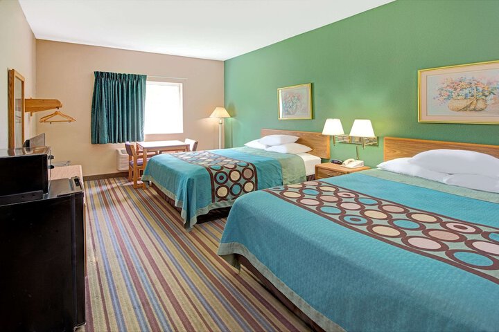 2 Queen Beds (4 of 13)