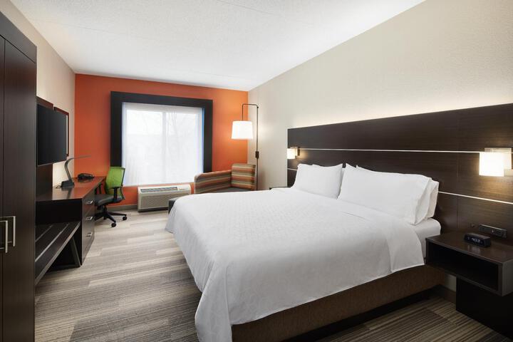 1 King Bed (6 of 15)