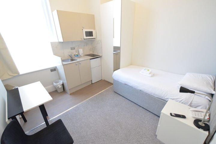 Room 185 of 371