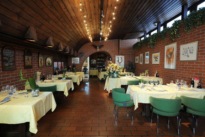 Dining 53 of 98