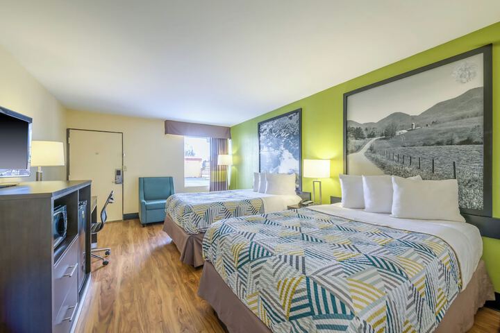 1 Queen Bed (1 of 8)