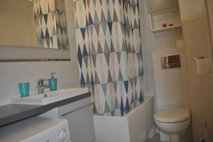 Room 3 of 80