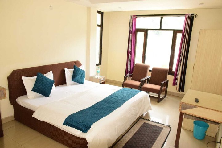 Room 3 of 9
