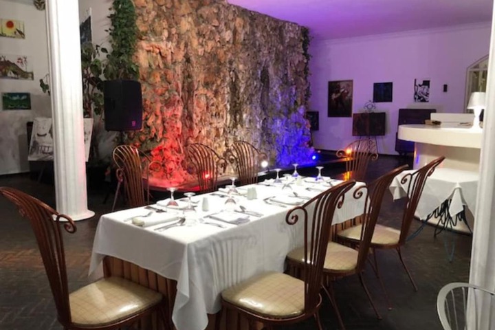 Dining 46 of 107