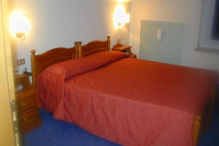 Room 4 of 50