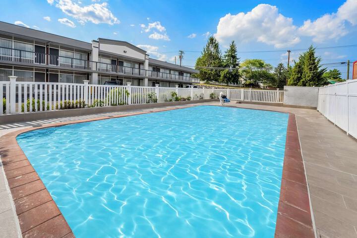 Pools & Facilities