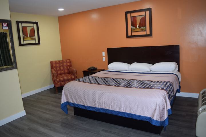 1 Queen Bed (35 of 55)
