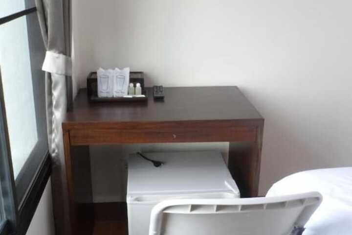 Room 28 of 68