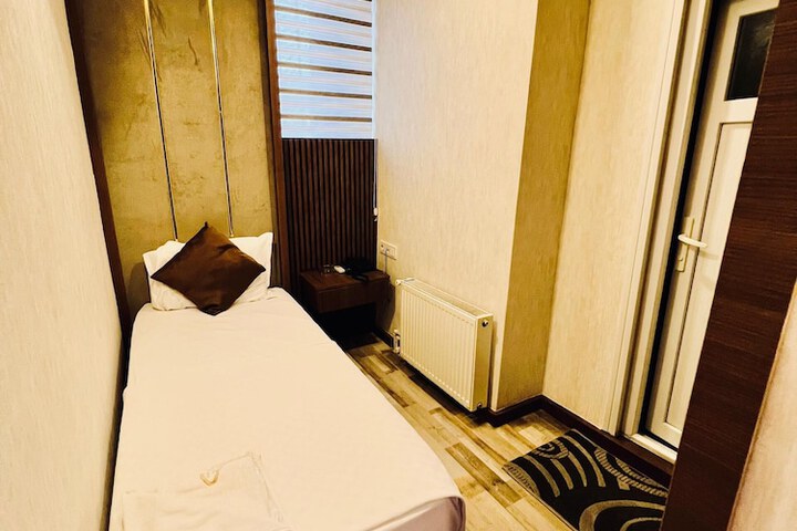 Room 4 of 29