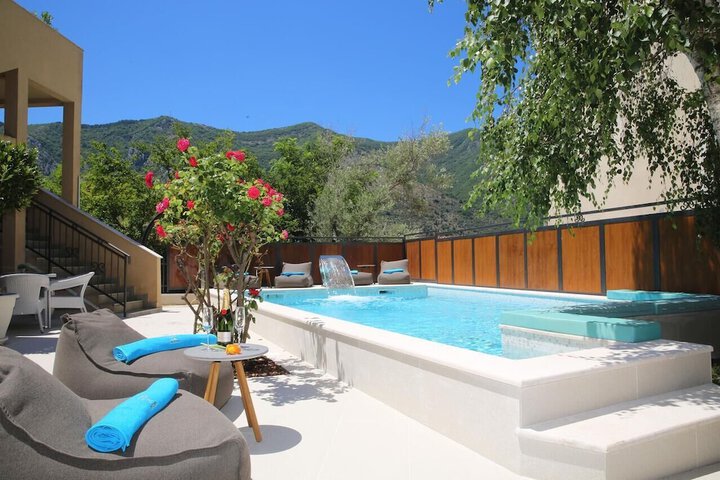 Pool 56 of 76