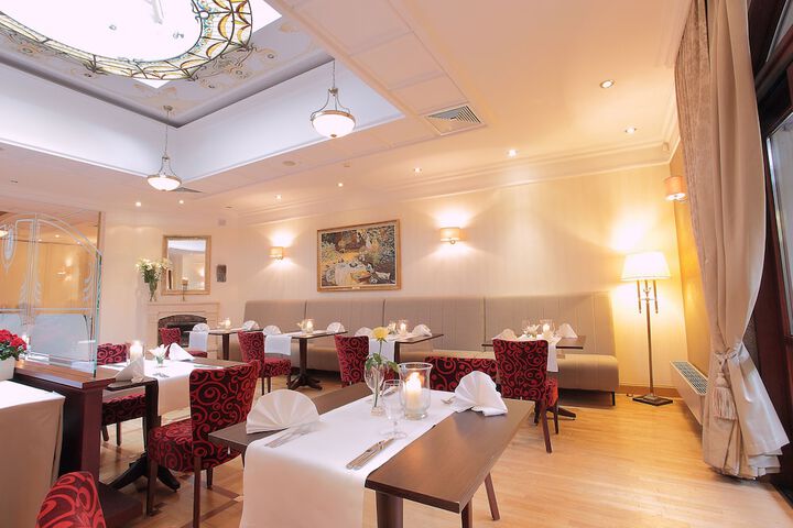 Dining 15 of 29