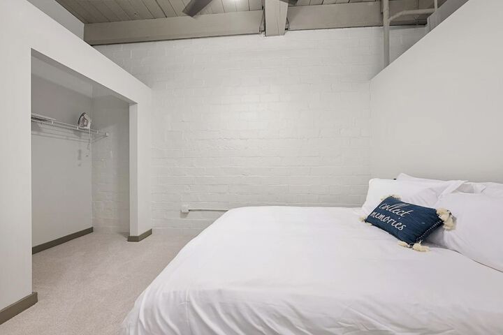 Room 30 of 237