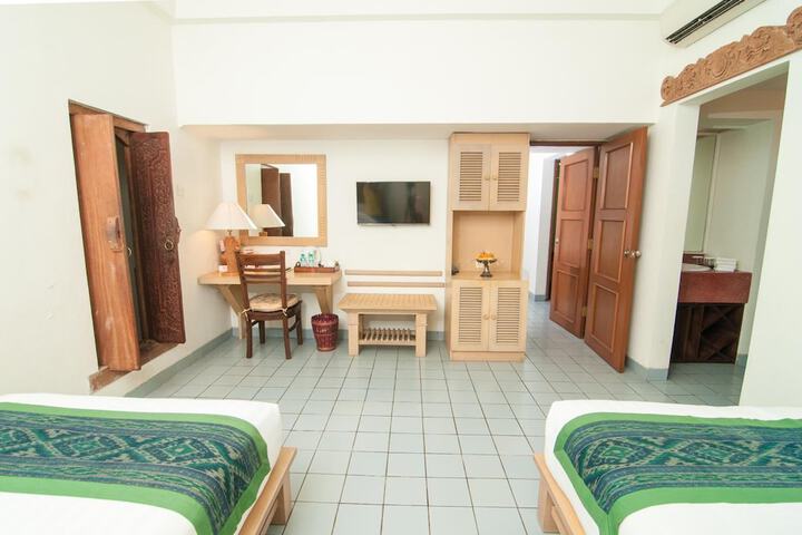 Room 10 of 32