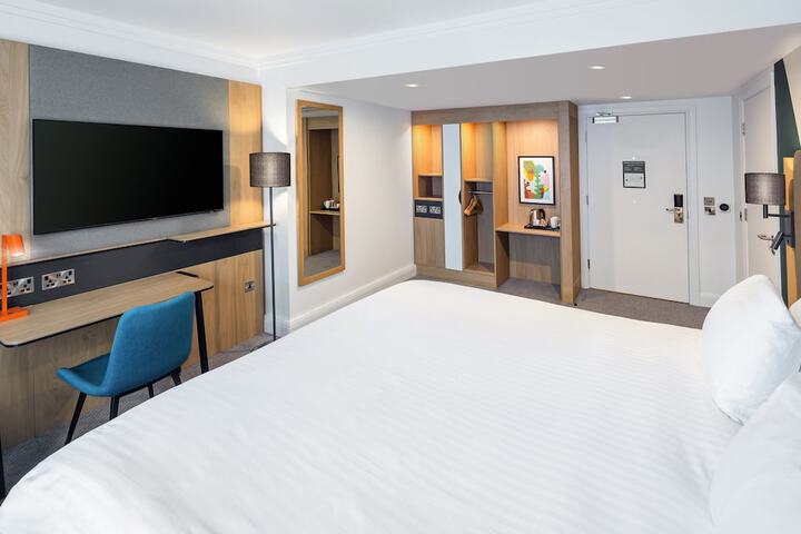 Room 6 of 123