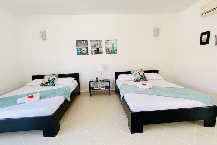 Room 28 of 213