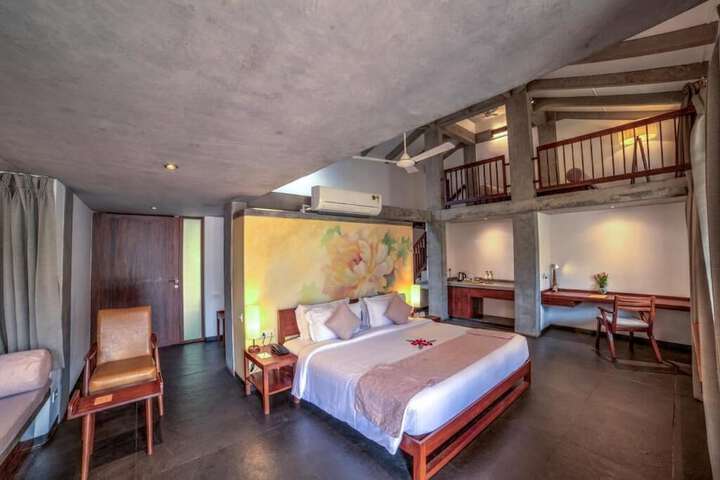 Room 13 of 30