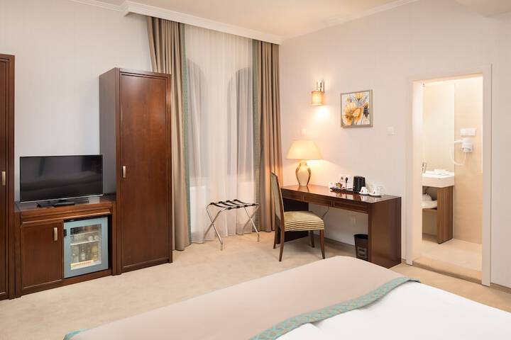 Room 32 of 54
