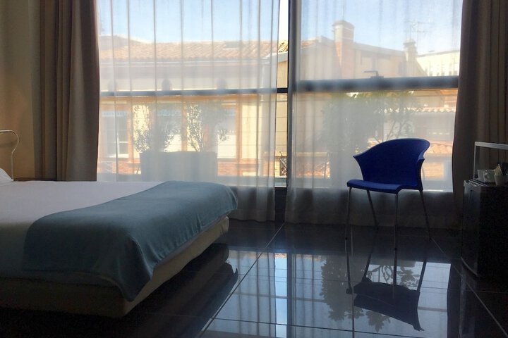 Room 9 of 21