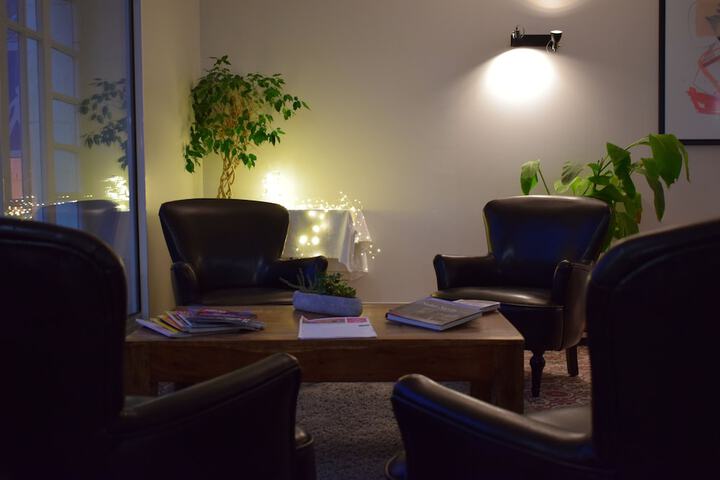 Lounge 40 of 61