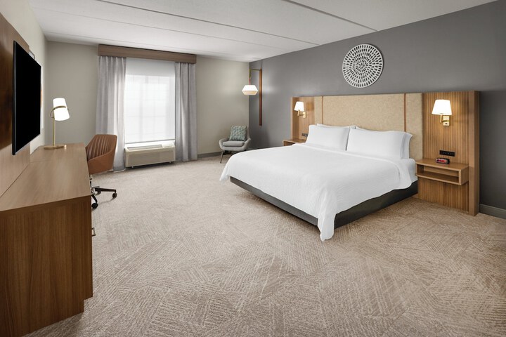 Room 35 of 76