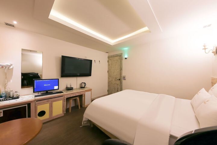 Room 17 of 64