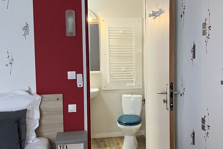 Room 42 of 70