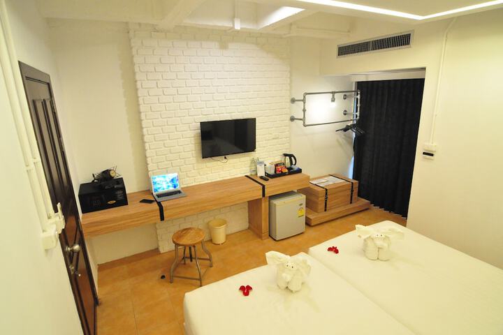 Room 6 of 40