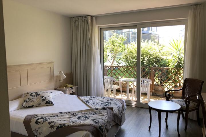 Room 12 of 50