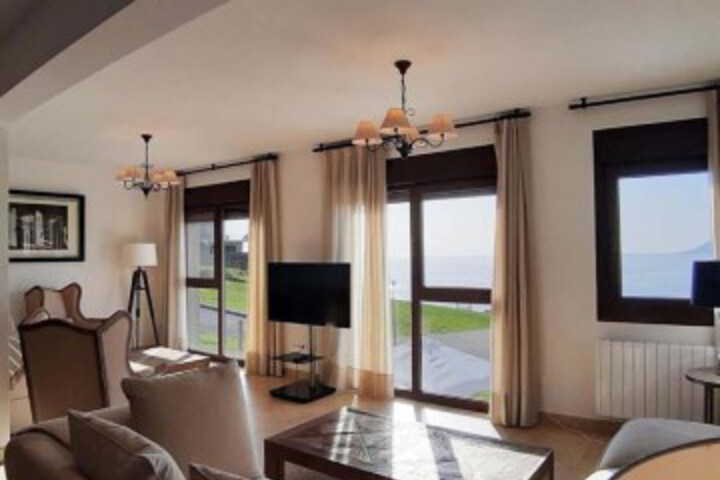House - 6 Bedrooms with WiFi and Sea views - 09462