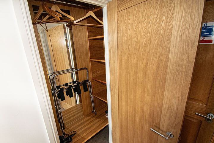 Room 55 of 283