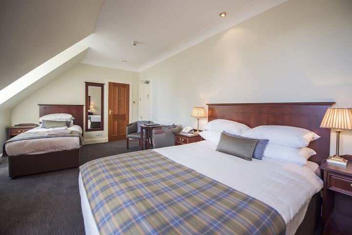 Room 42 of 153