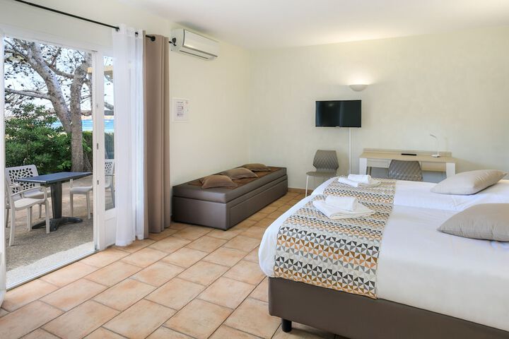 Room 4 of 33