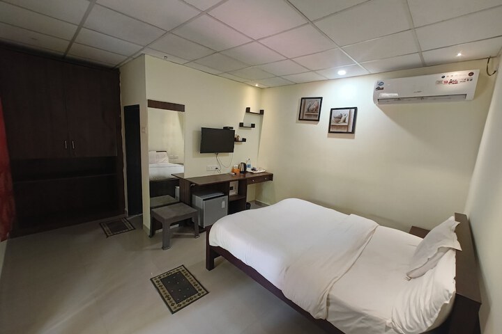 Room 2 of 27
