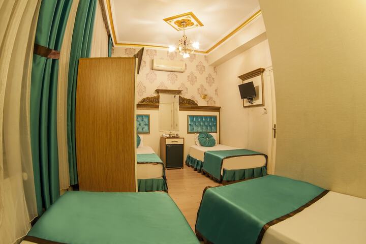 Room 11 of 28