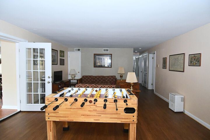Room 25 of 38