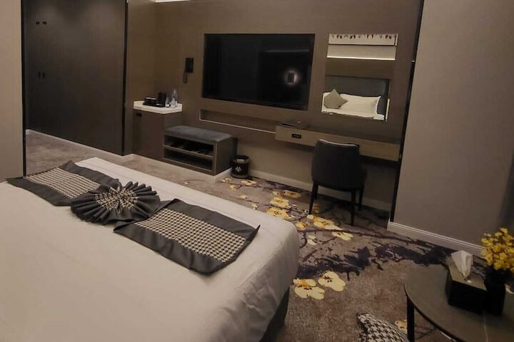 Room 16 of 39