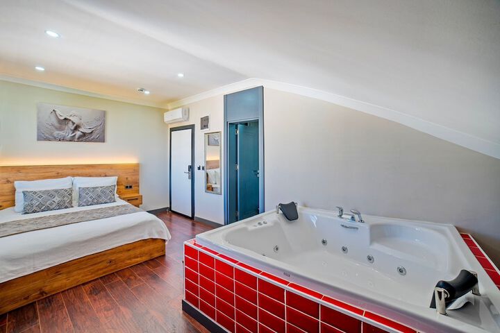 Room 7 of 38