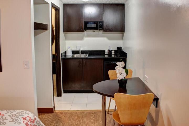 Standard Room, King or Two Doubles (4 of 10)