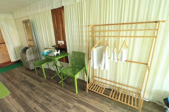 Room 9 of 40