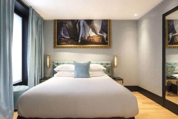 Room 11 of 60