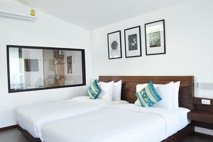 Room 9 of 29