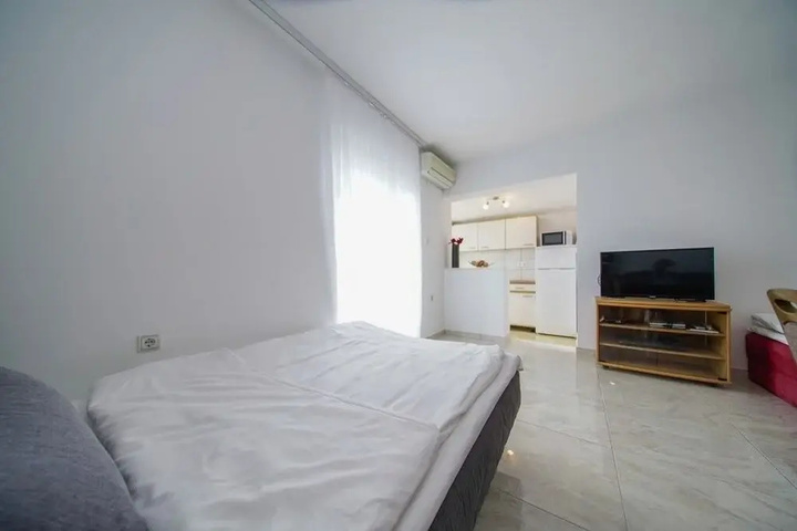 Room 4 of 17