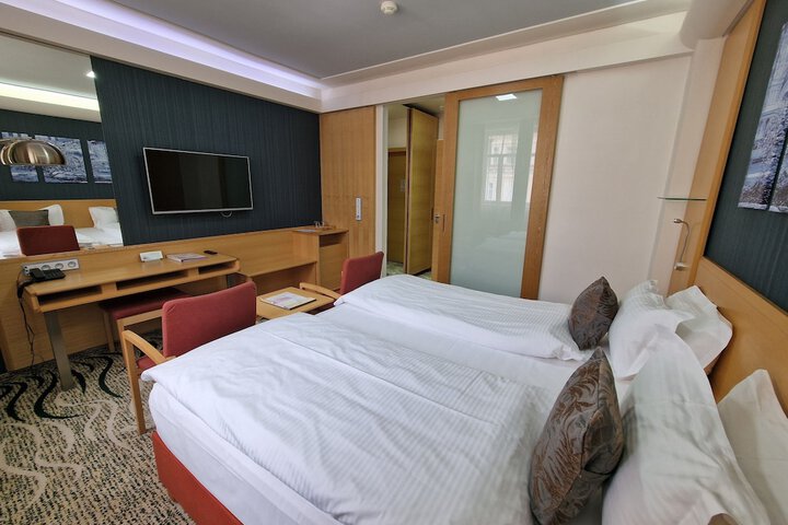 Room 10 of 46