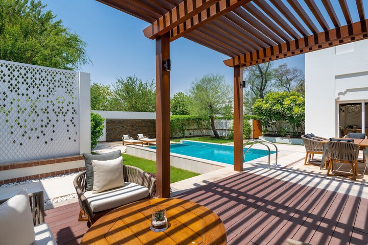 Pool 105 of 263