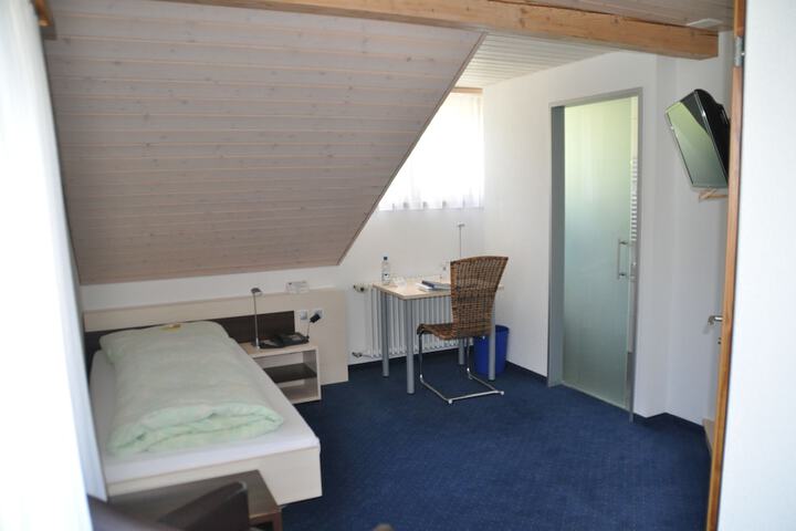 Room 17 of 96