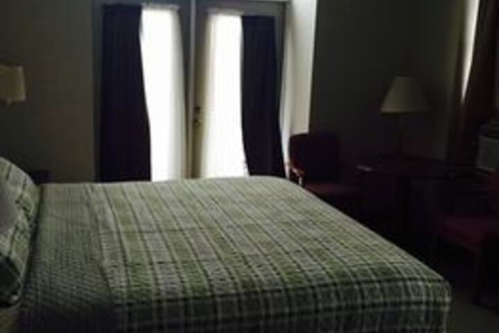 Room 4 of 17