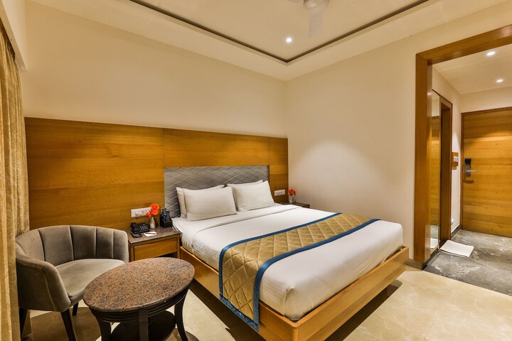 Room 27 of 61
